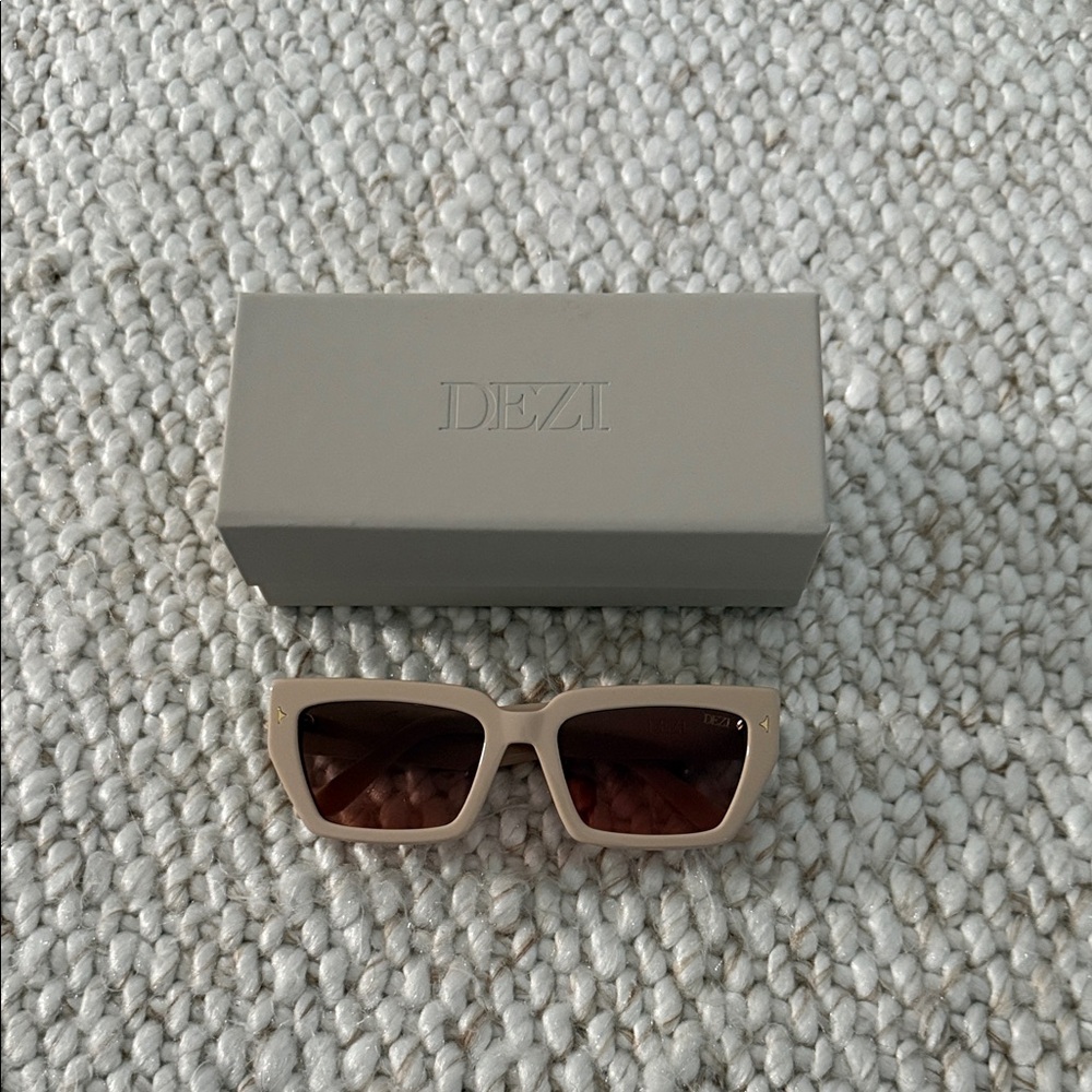 DEZI Beige Sunglasses